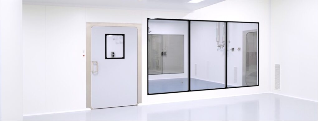 Sala limpia de Albian con diseño físico robusto y sistemas de contención avanzados, garantizando la seguridad frente a la contaminación en una Smart Cleanroom.